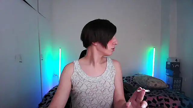 HoneyValentine online show from 04.16.26