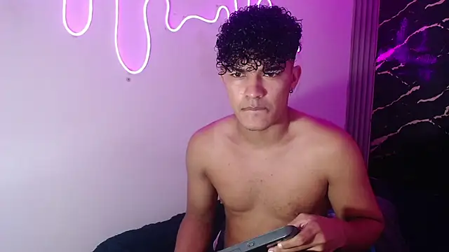 Snapshot of jamescurly00 chatting on 02.15.26 jamescurly00 online show from 02.15.26