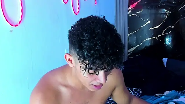 Snapshot of jamescurly00 chatting on 02.19.26 jamescurly00 online show from 02.19.26