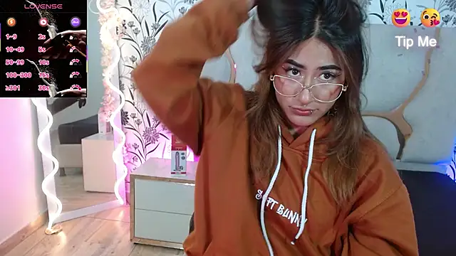 Snapshot of Livglow_tay chatting on 01.13.26 Livglow tay online show from 01.13.26