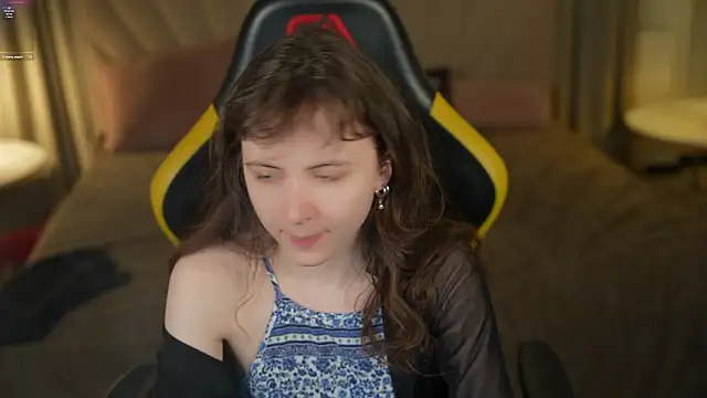 Snapshot of Orly_flame chatting on 03.23.26 Orly flame online show from 03.23.26