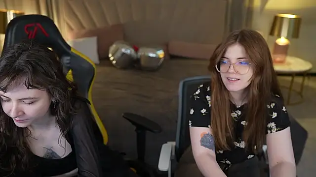 Snapshot of Orly_flame chatting on 03.26.26 Orly flame online show from 03.26.26