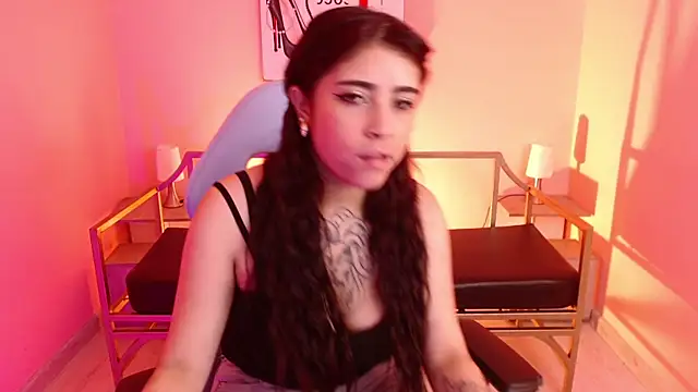 Snapshot of Adri_gomez_x chatting on 01.10.26 Adri gomez x online show from 01.10.26