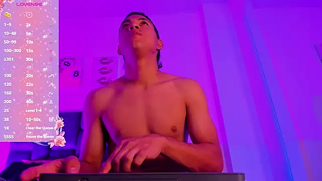 Snapshot of Liamsubtle01 chatting on 02.11.26 Liamsubtle01 online show from 02.11.26