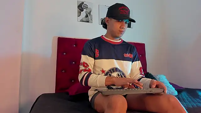 Snapshot of Liamsubtle01 chatting on 02.17.26 Liamsubtle01 online show from 02.17.26