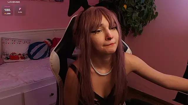 Lily  Loo online show from 01.11.26