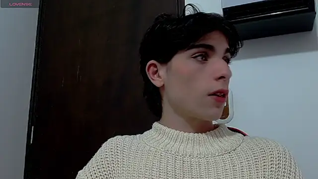 Snapshot of lilithot23 chatting on 01.12.26 lilithot23 online show from 01.12.26