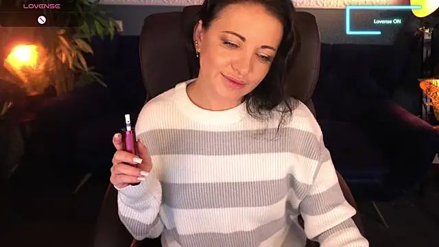 Dafni Monn online show from 10.19.25