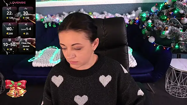 Snapshot of Dafni_Monn chatting on 12.15.25 Dafni Monn online show from 12.15.25