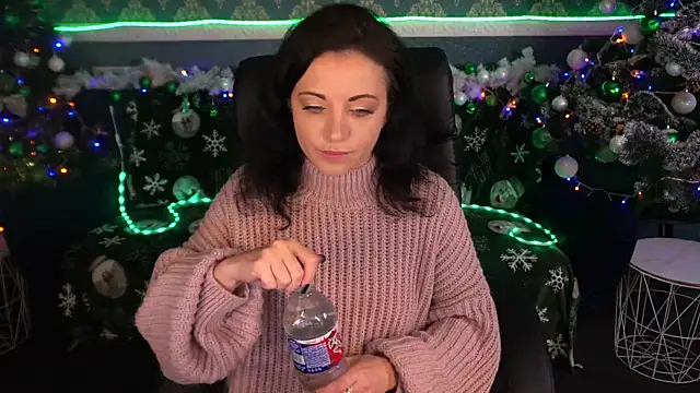 Snapshot of Dafni_Monn chatting on 12.21.25 Dafni Monn online show from 12.21.25