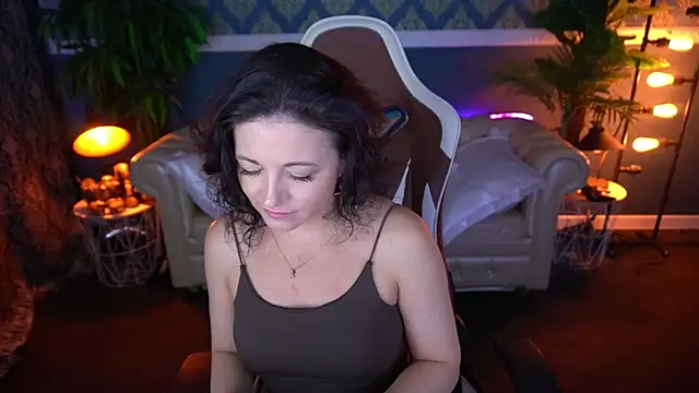 Snapshot of Dafni_Monn chatting on 06.18.26 Dafni Monn online show from 06.18.26