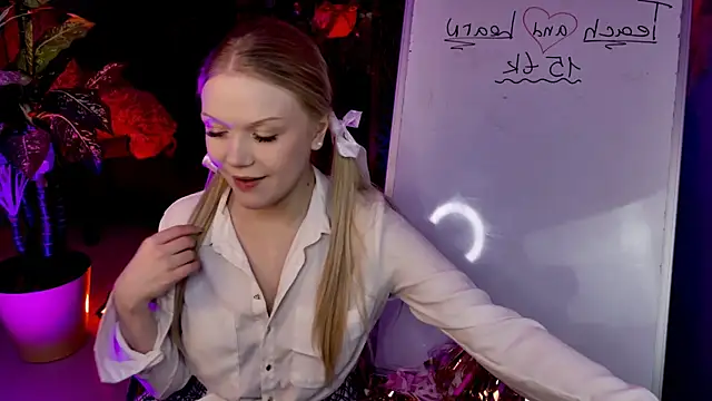 ChloeWhite online show from 04.12.26
