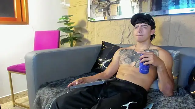 Snapshot of elliot_colton chatting on 03.27.26 elliot colton online show from 03.27.26