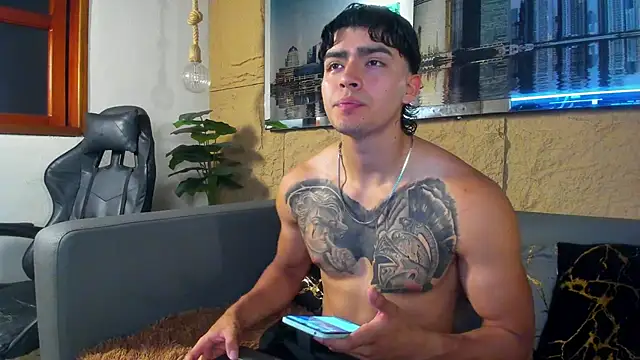 Snapshot of elliot_colton chatting on 04.11.26 elliot colton online show from 04.11.26