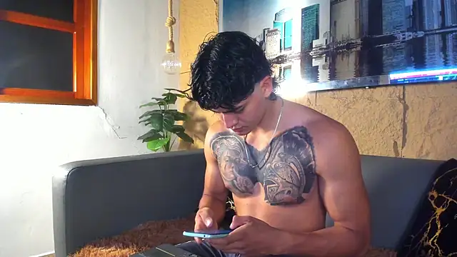 Snapshot of elliot_colton chatting on 04.12.26 elliot colton online show from 04.12.26