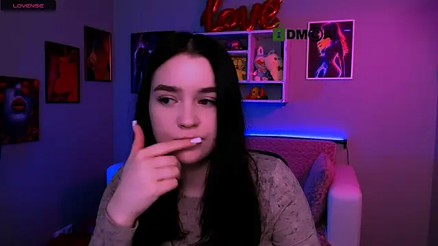 monica xcx online show from 04.04.26