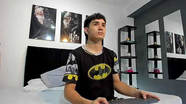 Snapshot of Alejo_Grey chatting on 01.10.26 Alejo Grey online show from 01.10.26