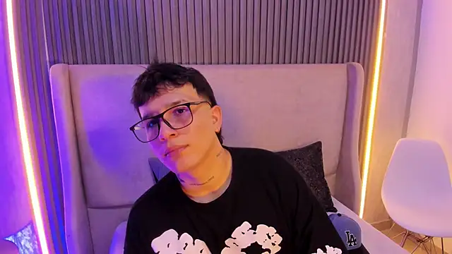 Snapshot of SamuParker chatting on 01.13.26 SamuParker online show from 01.13.26