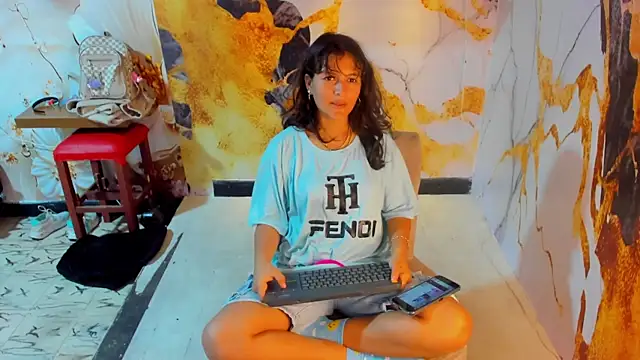 Snapshot of MiaBella18 chatting on 01.11.26 MiaBella18 online show from 01.11.26