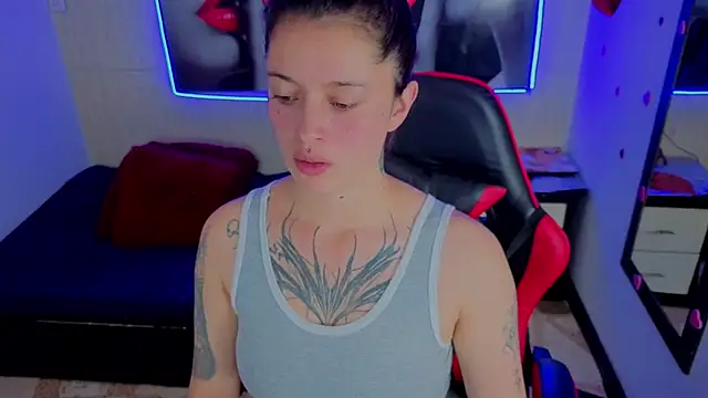 Snapshot of Harley_quinzell chatting on 02.19.26 Harley quinzell online show from 02.19.26