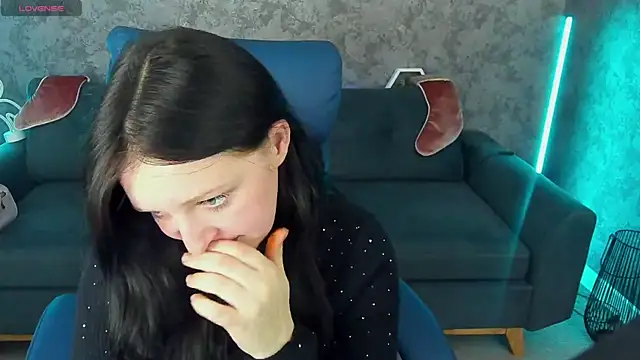 MiraSoliss online show from 01.08.26