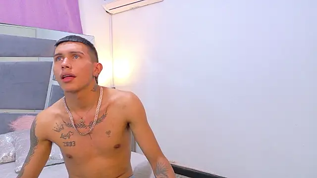 Snapshot of Scook_Gray_ chatting on 01.08.26 Scook Gray online show from 01.08.26