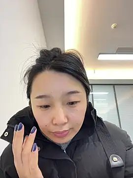 Snapshot of Qrooo chatting on 01.15.26 Qrooo online show from 01.15.26