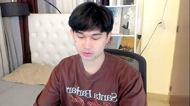 Snapshot of davincihugecock chatting on 05.15.26 davincihugecock online show from 05.15.26