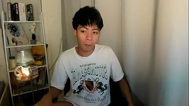 Snapshot of davincihugecock chatting on 05.29.26 davincihugecock online show from 05.29.26
