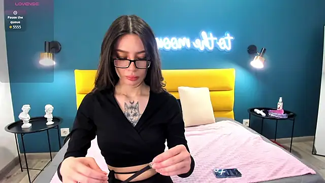 IvyDainty online show from 04.02.26