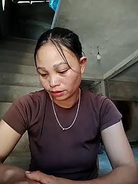 Snapshot of miray- chatting on 05.13.26 miray- online show from 05.13.26