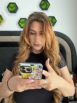 LucyBridgette online show from 06.04.26