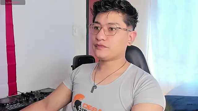 Theo Rowan online show from 04.21.26