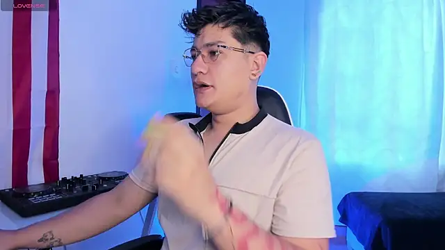 Theo Rowan online show from 04.23.26