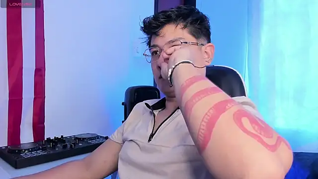 Theo Rowan online show from 04.23.26