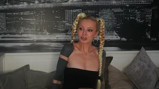 LanaReals online show from 02.15.26