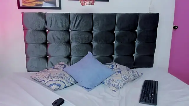 Snapshot of Scarlett_3X chatting on 01.10.26 Scarlett 3X online show from 01.10.26