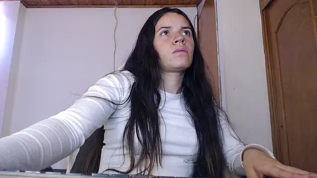 Snapshot of Shanel_Lozano chatting on 04.21.26 Shanel Lozano online show from 04.21.26