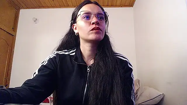 Snapshot of Shanel_Lozano chatting on 06.04.26 Shanel Lozano online show from 06.04.26
