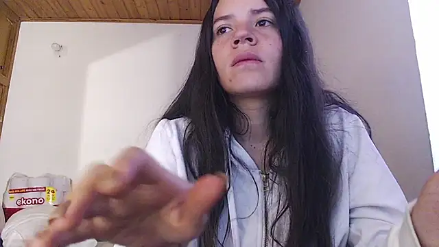 Snapshot of Shanel_Lozano chatting on 06.12.26 Shanel Lozano online show from 06.12.26