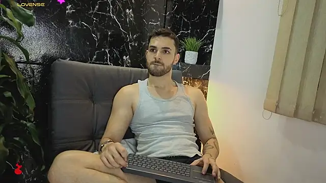 Snapshot of Apolo_lux1 chatting on 01.11.26 Apolo lux1 online show from 01.11.26