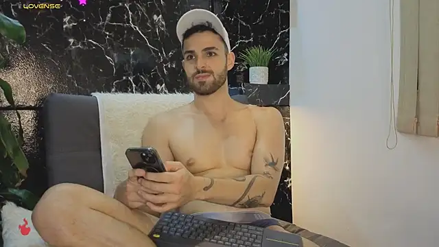 Snapshot of Apolo_lux1 chatting on 01.12.26 Apolo lux1 online show from 01.12.26