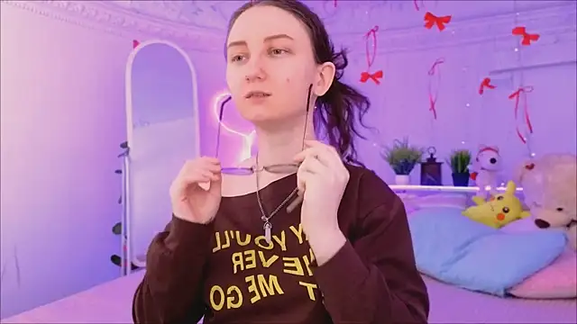 Snapshot of SunshineBlaze chatting on 02.18.26 SunshineBlaze online show from 02.18.26