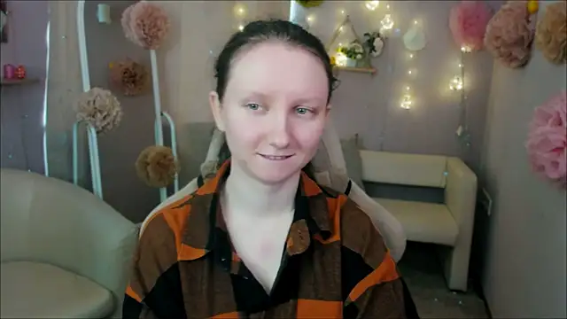 Snapshot of SunshineBlaze chatting on 05.17.26 SunshineBlaze online show from 05.17.26