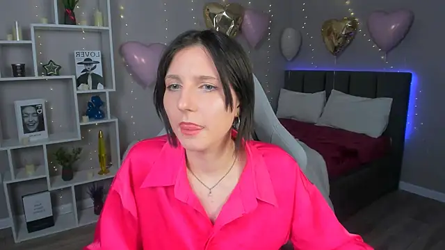 Snapshot of KikaOsterman chatting on 02.15.26 KikaOsterman online show from 02.15.26