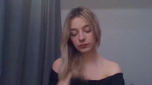 Snapshot of EvelineMagnetic chatting on 01.12.26 EvelineMagnetic online show from 01.12.26