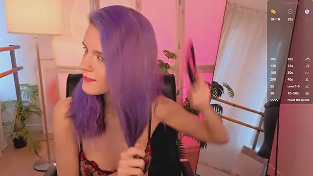 Snapshot of AuraLaunni chatting on 02.15.26 AuraLaunni online show from 02.15.26