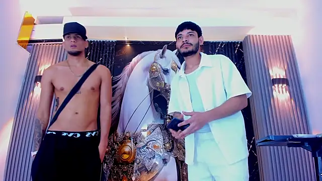 Snapshot of The_Gods_In_Diamonds chatting on 02.04.26 The Gods In Diamonds online show from 02.04.26