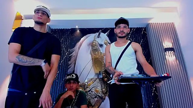 Snapshot of The_Gods_In_Diamonds chatting on 03.02.26 The Gods In Diamonds online show from 03.02.26