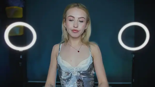 Snapshot of Moon_Silk chatting on 01.13.26 Moon Silk online show from 01.13.26